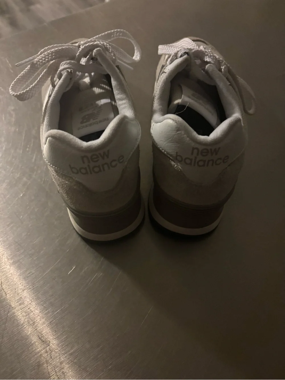 New Balance sneakers women’s (size 6) good condition.